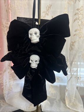 CBC set of 2 Halloween velvet bow with skulls